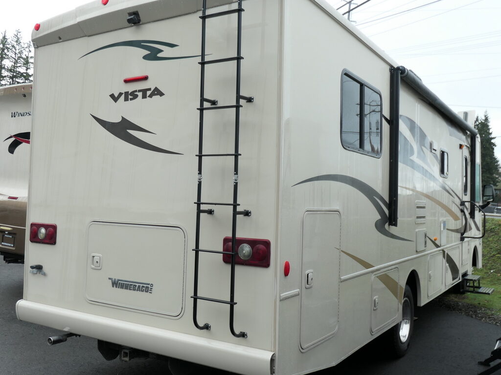 2015 Winnebago VISTA 31KE Class-A, Slide-Out, Solar, Great Storage!-Image