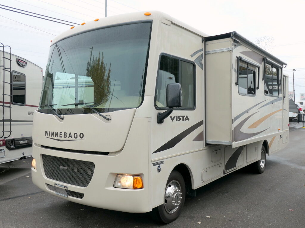 2015 Winnebago VISTA 31KE Class-A, Slide-Out, Solar, Great Storage!-Image