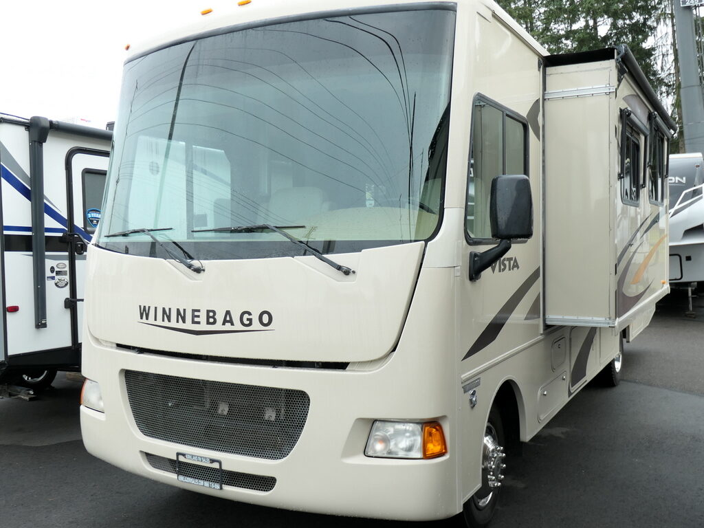 2015 Winnebago VISTA 31KE Class-A, Slide-Out, Solar, Great Storage!-Image