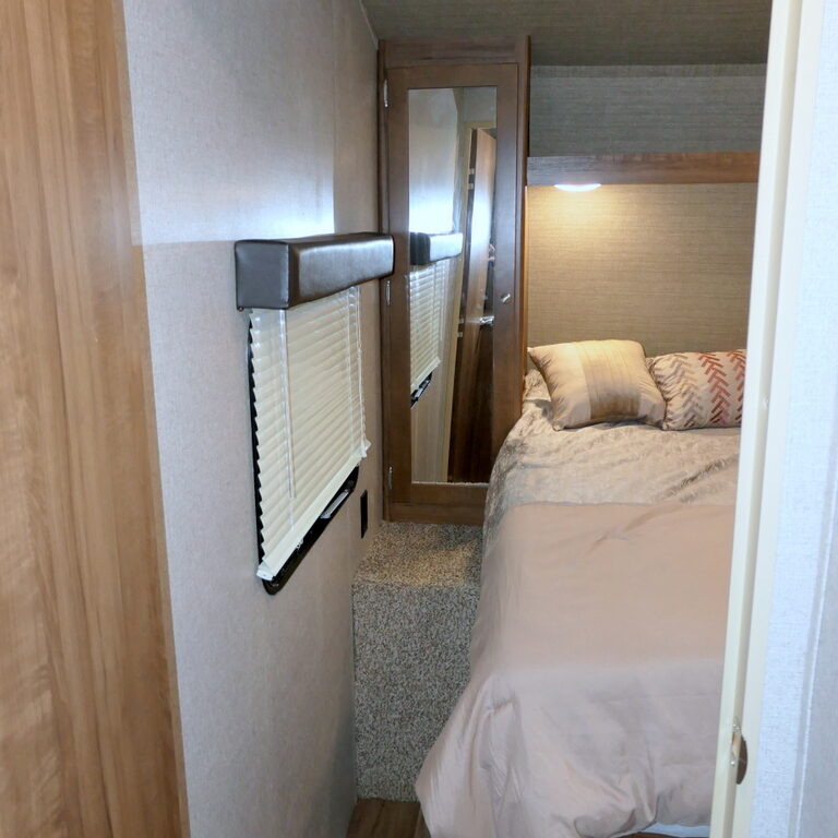 2018 Dutchmen ASPEN TRAIL 2390RKS Travel Trailer, Slide-Out, Like New!-Image