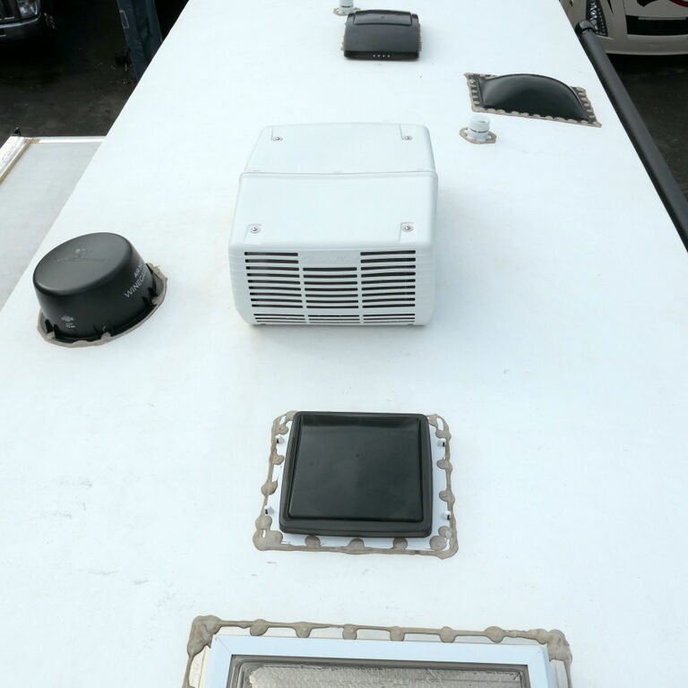 2024 ARTIC FOX NORTH FORK 25W TT by Northwood, Slide-Out-Image