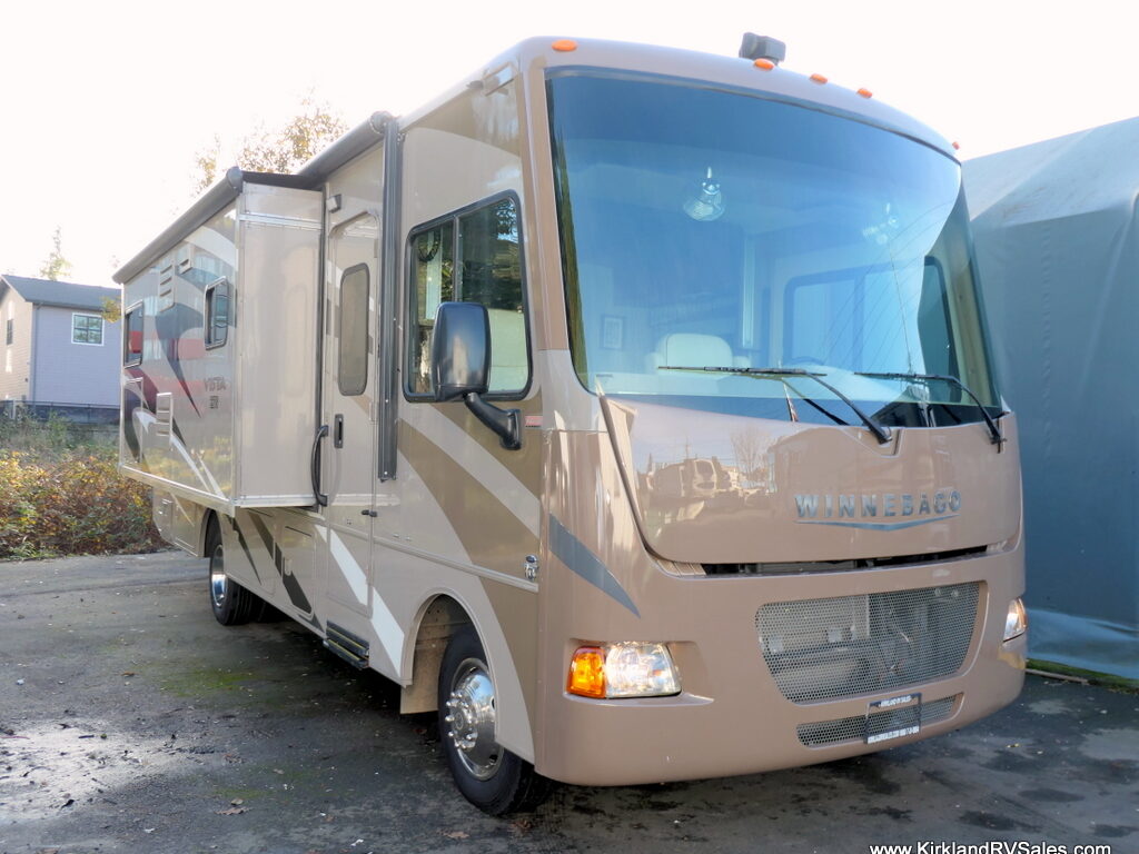 2014 Winnebago VISTA 27N Class-A, 3-Slide-Outs, Low Miles!-Image