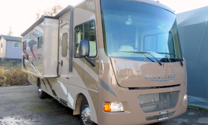 2014 Winnebago VISTA 27N Class-A, 3-Slide-Outs, Low Miles!-Image
