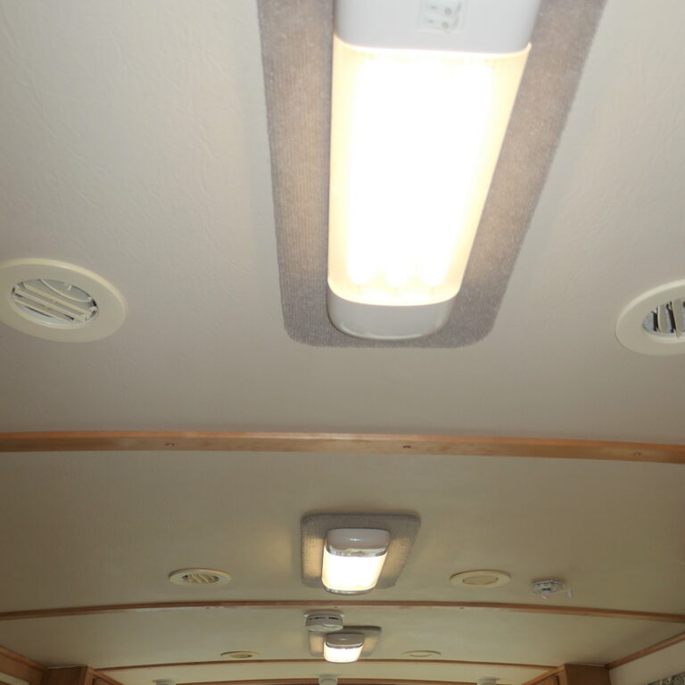 2007 JOURNEY 36G Bus by Winnebago, CAT-350HP, Full-Paint, 2-Slide-Outs-Image