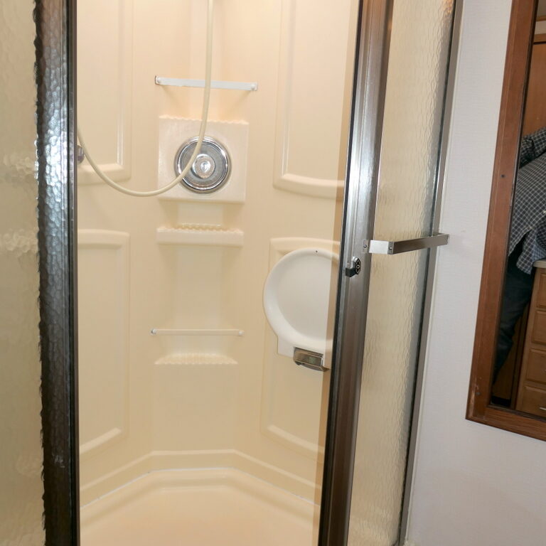 2007 JOURNEY 36G Bus by Winnebago, CAT-350HP, Full-Paint, 2-Slide-Outs-Image