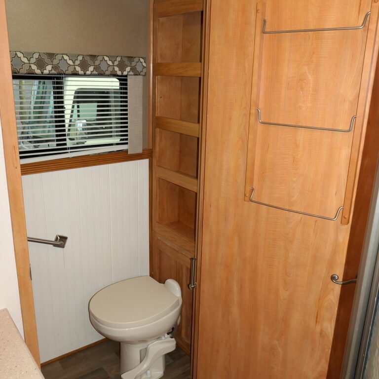 2007 JOURNEY 36G Bus by Winnebago, CAT-350HP, Full-Paint, 2-Slide-Outs-Image