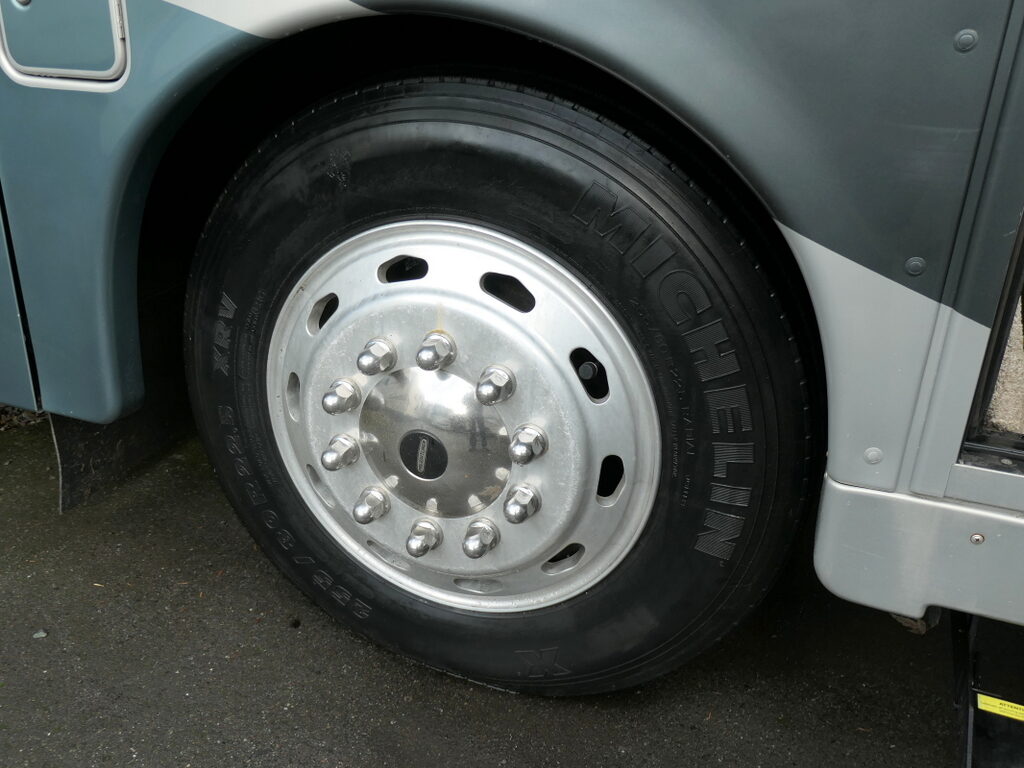 2007 JOURNEY 36G Bus by Winnebago, CAT-350HP, Full-Paint, 2-Slide-Outs-Image