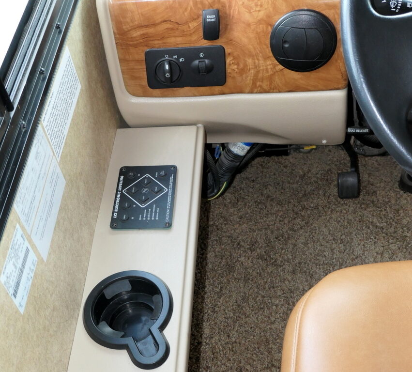 2015 ACE 30.1 Class-A by Thor Motor Coach, 2-Slide-Outs, Low Miles!-Image