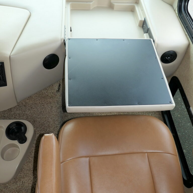 2015 ACE 30.1 Class-A by Thor Motor Coach, 2-Slide-Outs, Low Miles!-Image