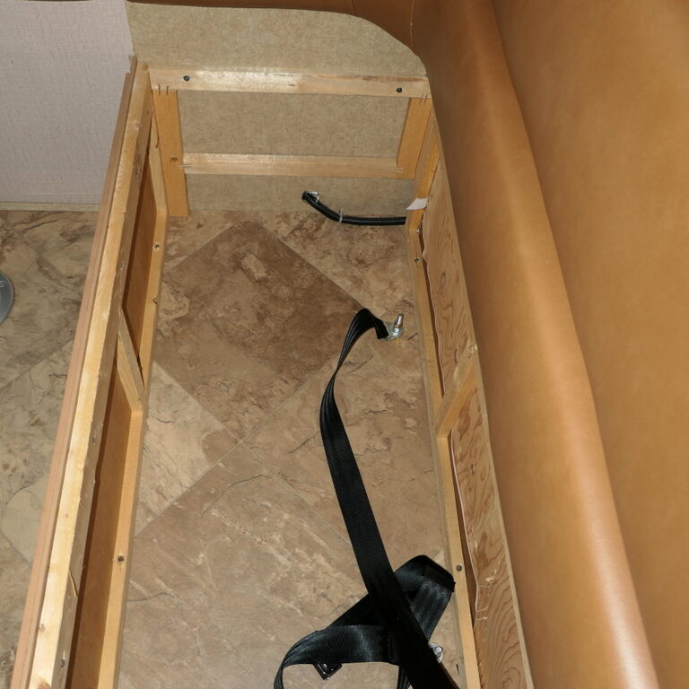 2015 ACE 30.1 Class-A by Thor Motor Coach, 2-Slide-Outs, Low Miles!-Image