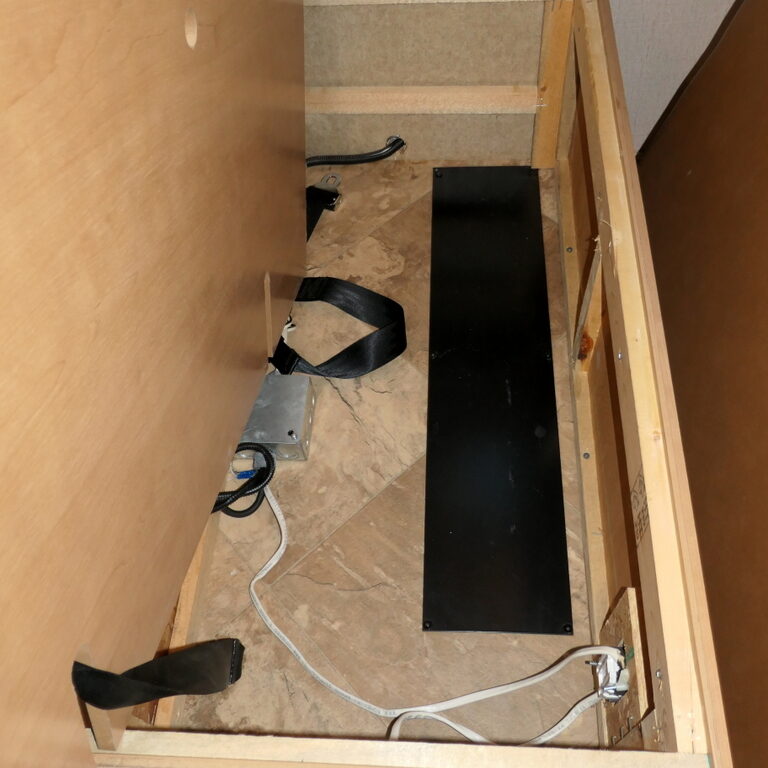 2015 ACE 30.1 Class-A by Thor Motor Coach, 2-Slide-Outs, Low Miles!-Image