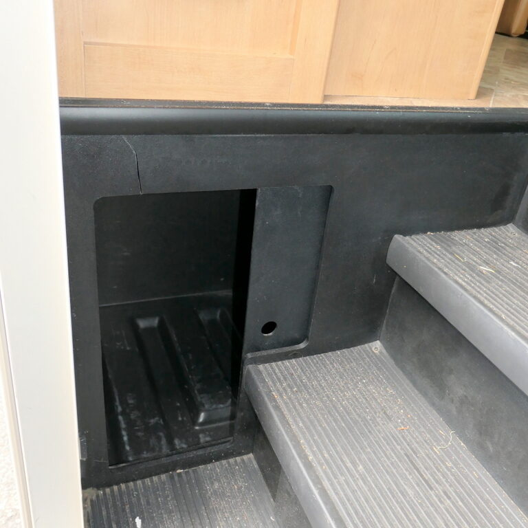 2015 ACE 30.1 Class-A by Thor Motor Coach, 2-Slide-Outs, Low Miles!-Image