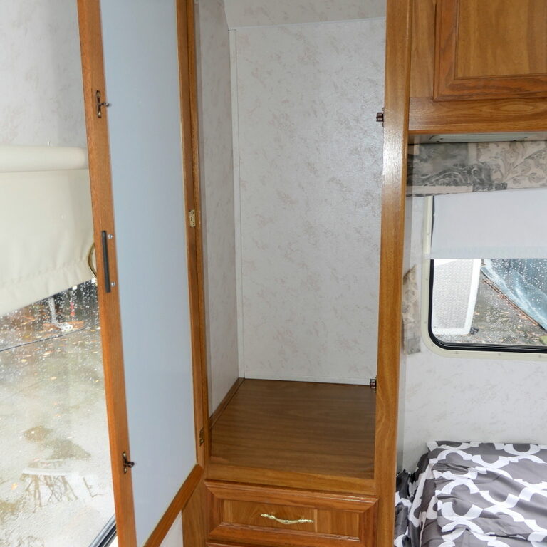 2000 Four Winds CHATEAU Sport 28A Class-C, By Thor, Non-Slide, Sleeps-8-Image