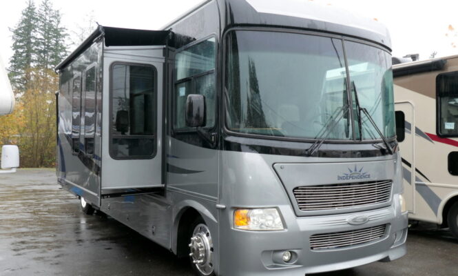 2008 Gulf Stream INDEPENDENCE 8367 Class-A, 3-Slide-Outs, Low Miles!-Image