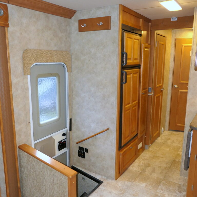 2008 Gulf Stream INDEPENDENCE 8367 Class-A, 3-Slide-Outs, Low Miles!-Image