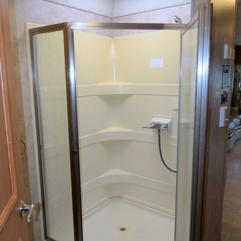 2008 Gulf Stream INDEPENDENCE 8367 Class-A, 3-Slide-Outs, Low Miles!-Image