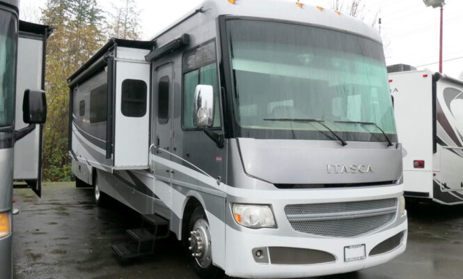 2014 Itasca SUNCRUISER 38Q Class-A, By Winnebago, 3-Slides, Full Paint, Solar!-Image
