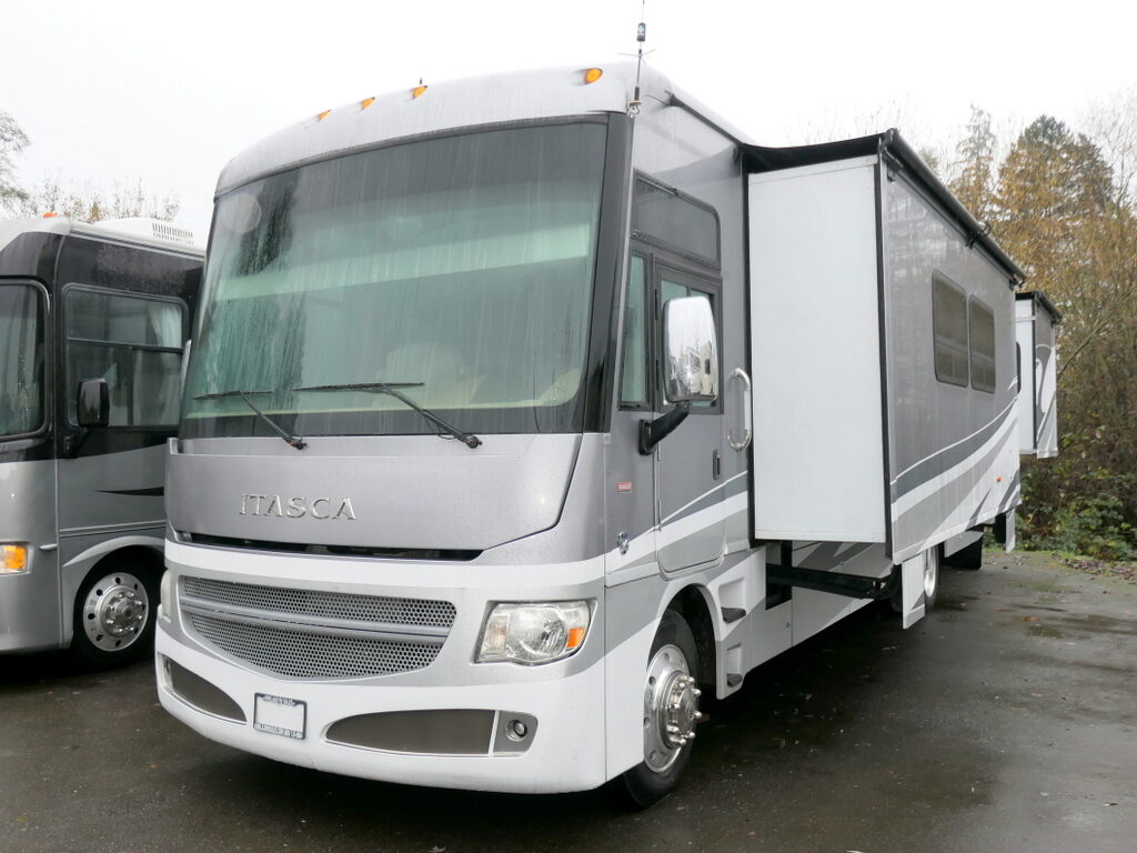 2014 Itasca SUNCRUISER 38Q Class-A, By Winnebago, 3-Slides, Full Paint, Solar!-Image