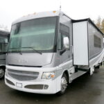 2014 Itasca SUNCRUISER 38Q Class-A, By Winnebago, 3-Slides, Full Paint, Solar!-Thumbnail