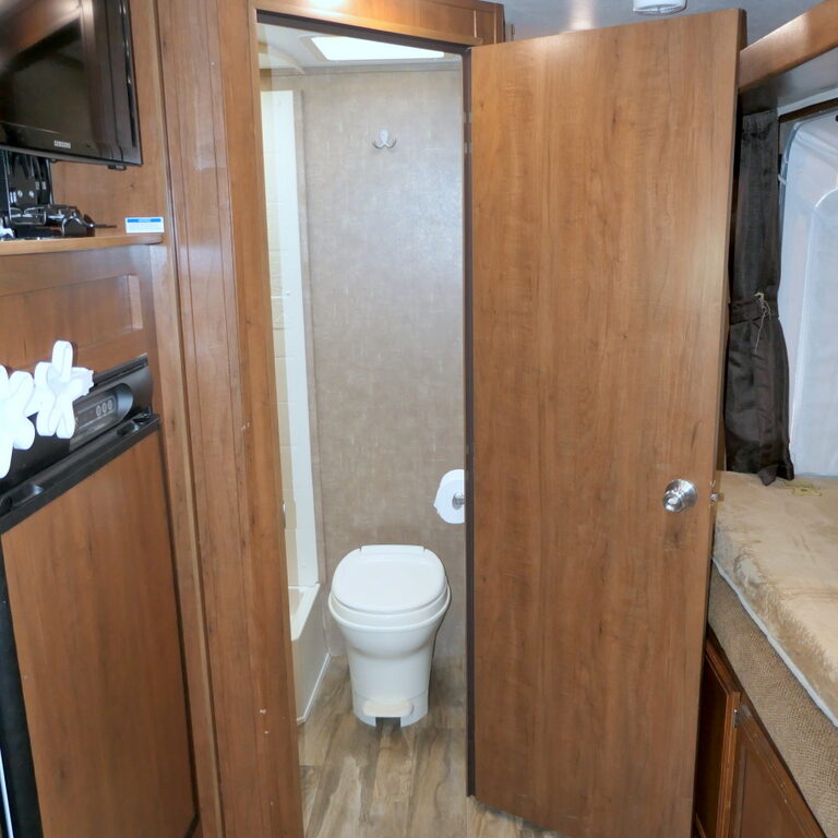 2017 Jayco JAY FEATHER 7 17XFD Travel Trailer, 3 Bed Pop-Outs, Double Axle-Image