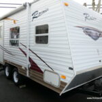 2009 Dutchmen RAINIER 16QB Travel Trailer, Clean * 1-Owner!-Thumbnail