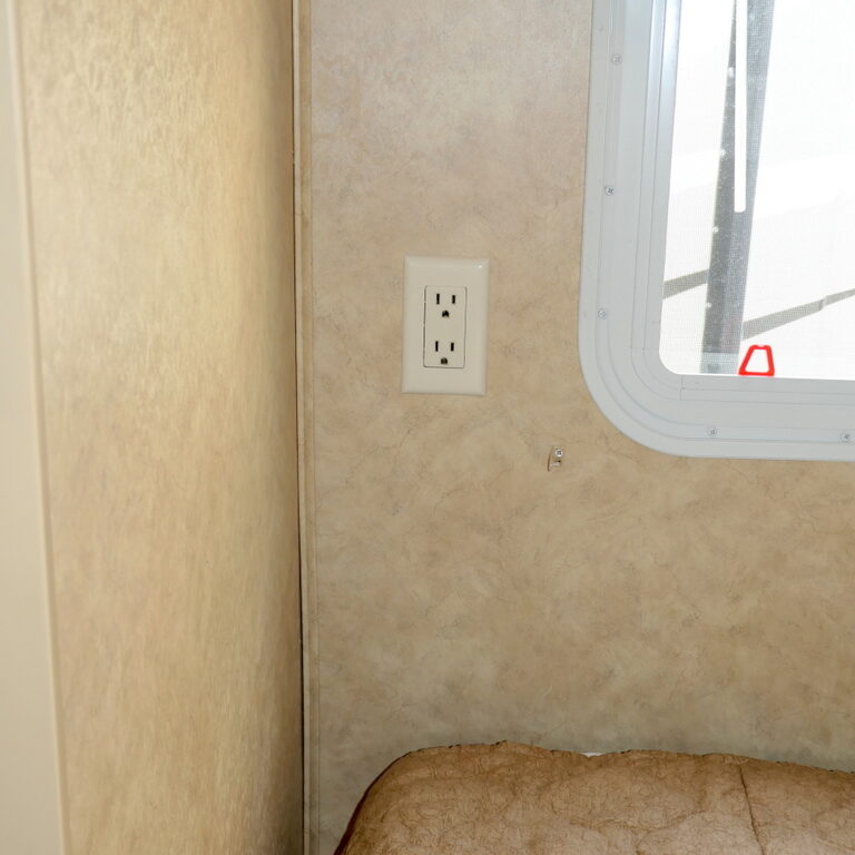 2009 Dutchmen RAINIER 16QB Travel Trailer, Clean * 1-Owner!-Image