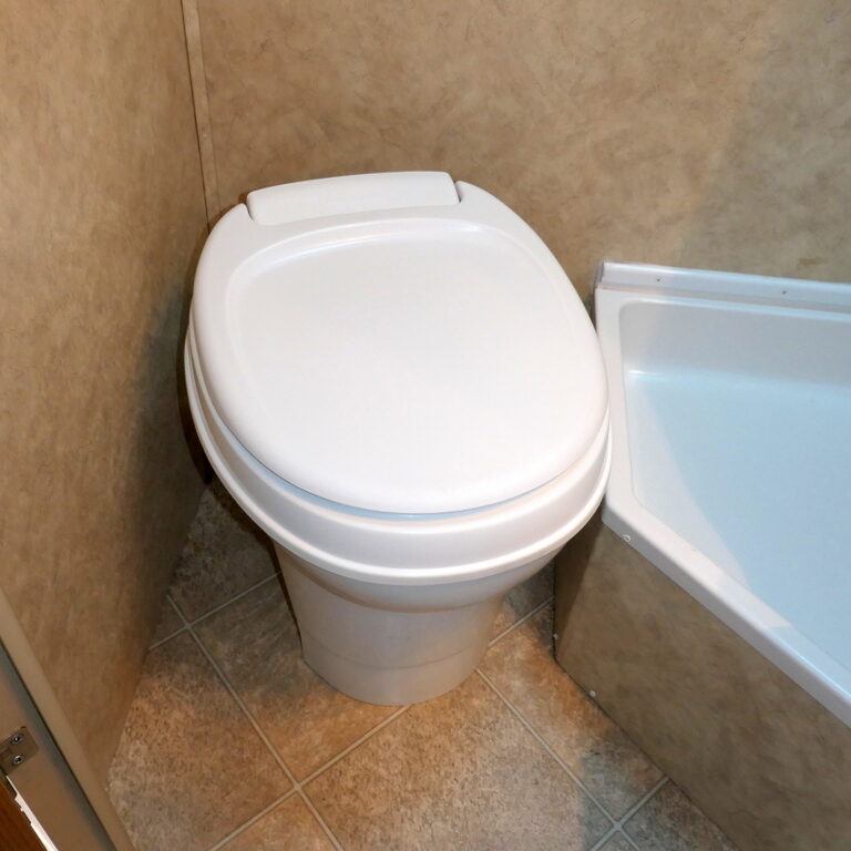 2009 Dutchmen RAINIER 16QB Travel Trailer, Clean * 1-Owner!-Image