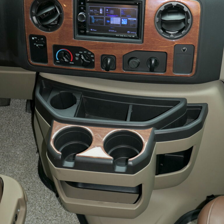 2014 Jayco MELBOURNE 29D Class-B+, Automatic Jacks, Paint, 3-Slide-Outs-Image