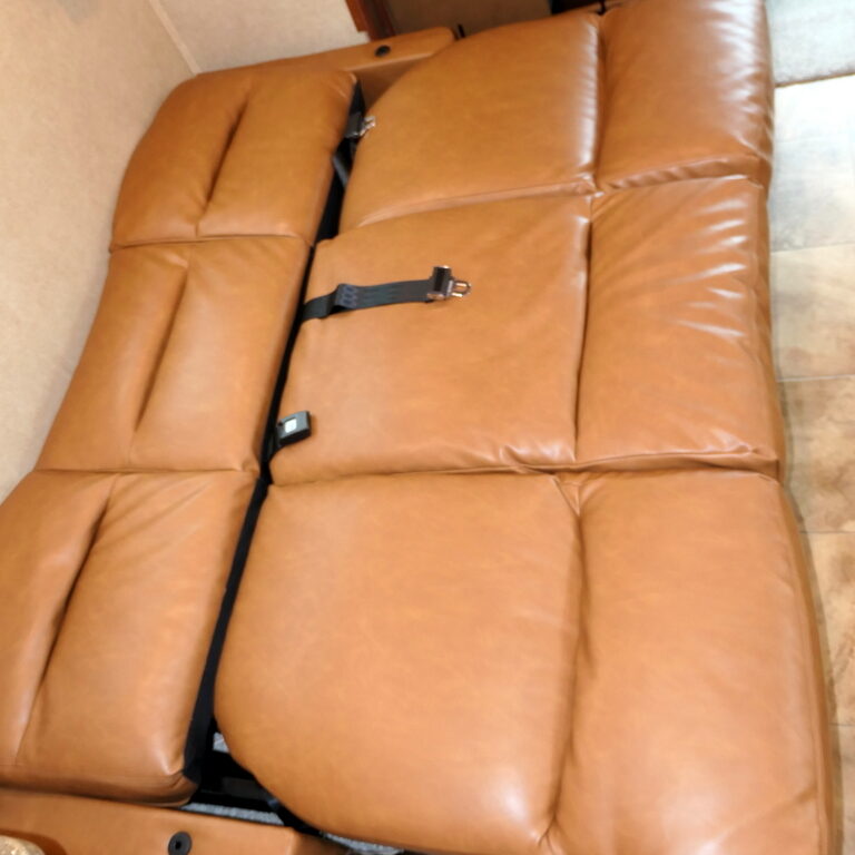 2014 Jayco MELBOURNE 29D Class-B+, Automatic Jacks, Paint, 3-Slide-Outs-Image