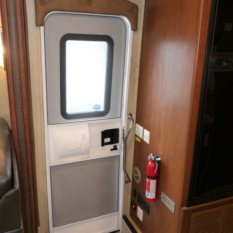 2014 Jayco MELBOURNE 29D Class-B+, Automatic Jacks, Paint, 3-Slide-Outs-Image