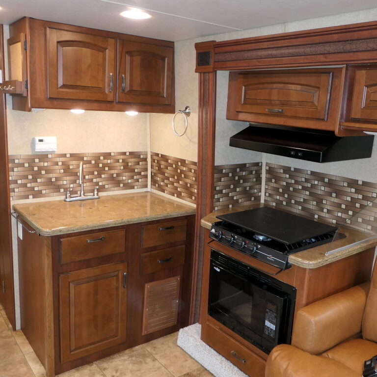 2014 Jayco MELBOURNE 29D Class-B+, Automatic Jacks, Paint, 3-Slide-Outs-Image
