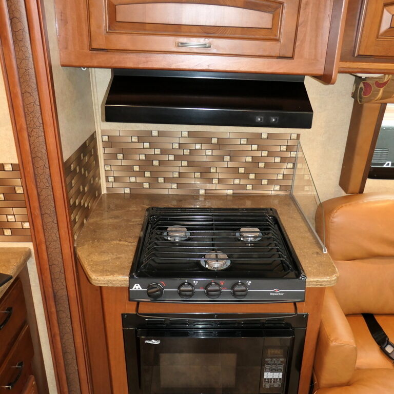 2014 Jayco MELBOURNE 29D Class-B+, Automatic Jacks, Paint, 3-Slide-Outs-Image