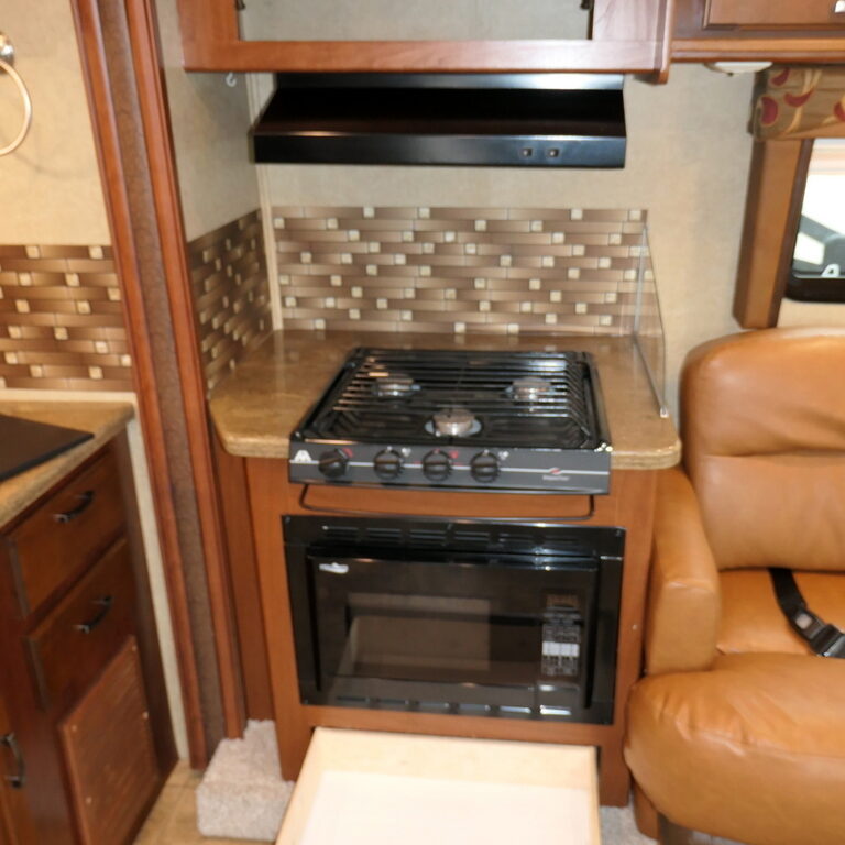2014 Jayco MELBOURNE 29D Class-B+, Automatic Jacks, Paint, 3-Slide-Outs-Image