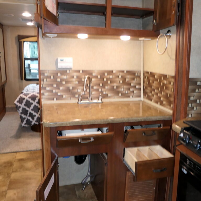 2014 Jayco MELBOURNE 29D Class-B+, Automatic Jacks, Paint, 3-Slide-Outs-Image