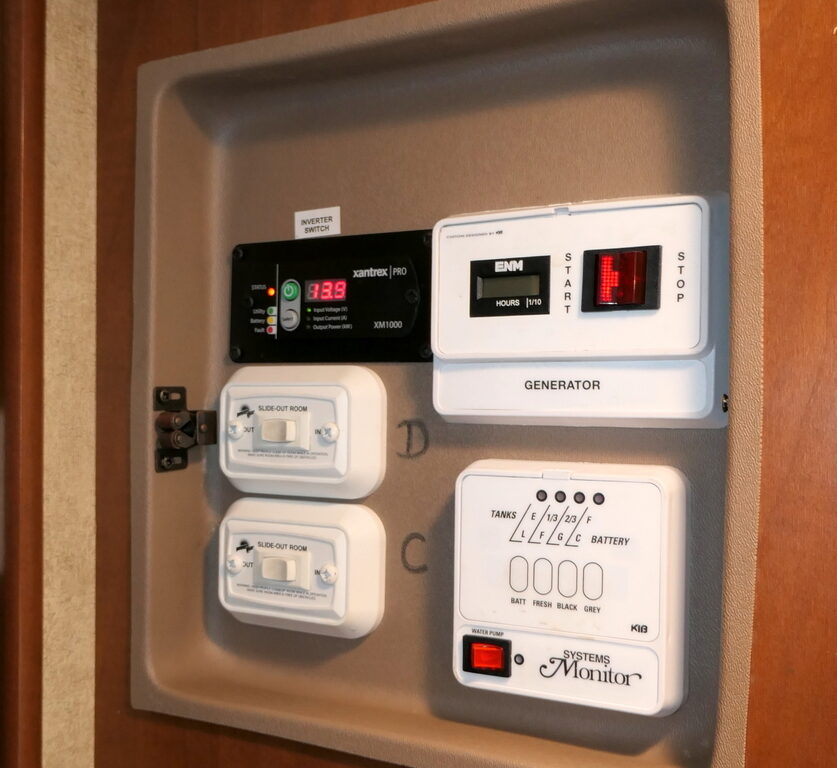 2014 Jayco MELBOURNE 29D Class-B+, Automatic Jacks, Paint, 3-Slide-Outs-Image