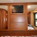 2014 Jayco MELBOURNE 29D Class-B+, Automatic Jacks, Paint, 3-Slide-Outs-Thumbnail