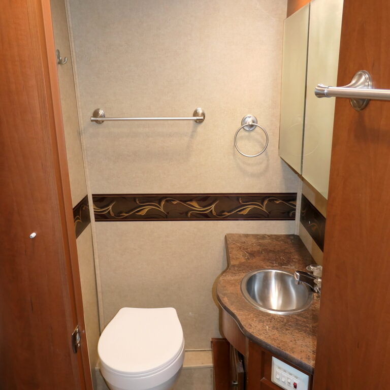 2014 Jayco MELBOURNE 29D Class-B+, Automatic Jacks, Paint, 3-Slide-Outs-Image