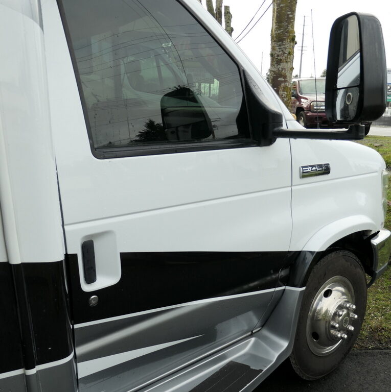 2014 Jayco MELBOURNE 29D Class-B+, Automatic Jacks, Paint, 3-Slide-Outs-Image