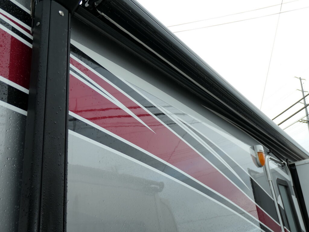 2014 Jayco MELBOURNE 29D Class-B+, Automatic Jacks, Paint, 3-Slide-Outs-Image