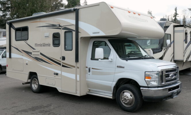 2017 Winnebago MINNIE WINNIE 22R Class-C, U-Shaped Dinette, Sleep-5-Image