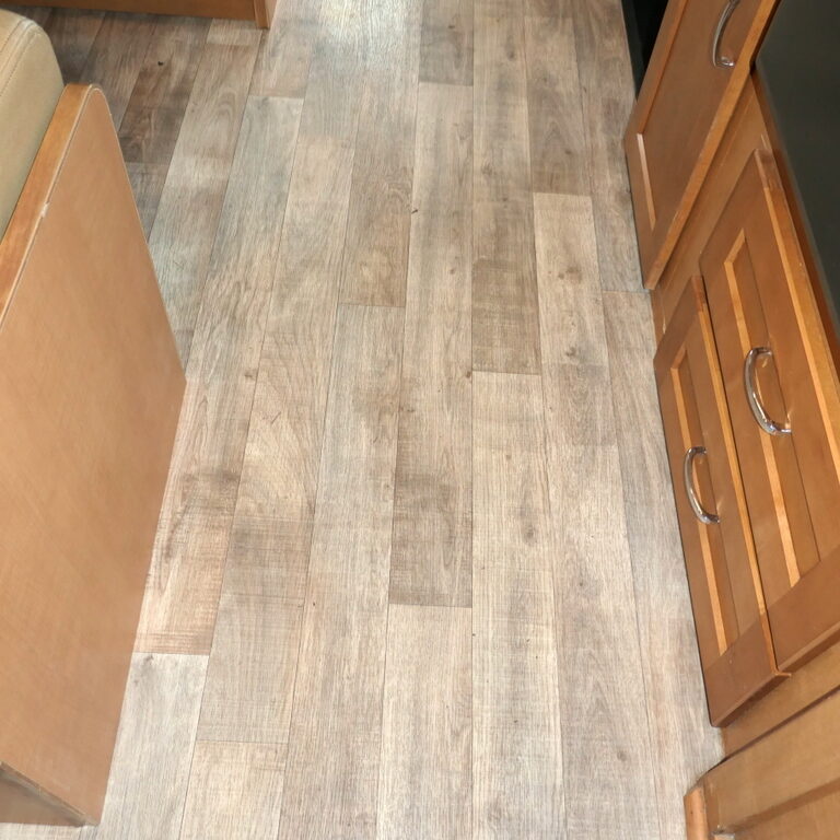 2017 Winnebago MINNIE WINNIE 22R Class-C, U-Shaped Dinette, Sleep-5-Image