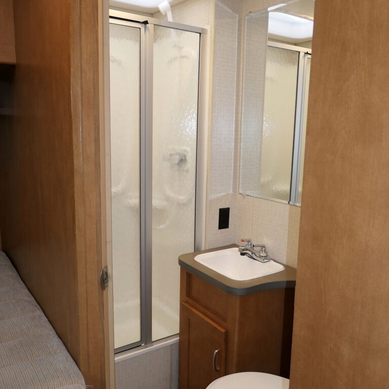 2017 Winnebago MINNIE WINNIE 22R Class-C, U-Shaped Dinette, Sleep-5-Image