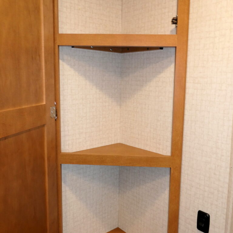 2017 Winnebago MINNIE WINNIE 22R Class-C, U-Shaped Dinette, Sleep-5-Image