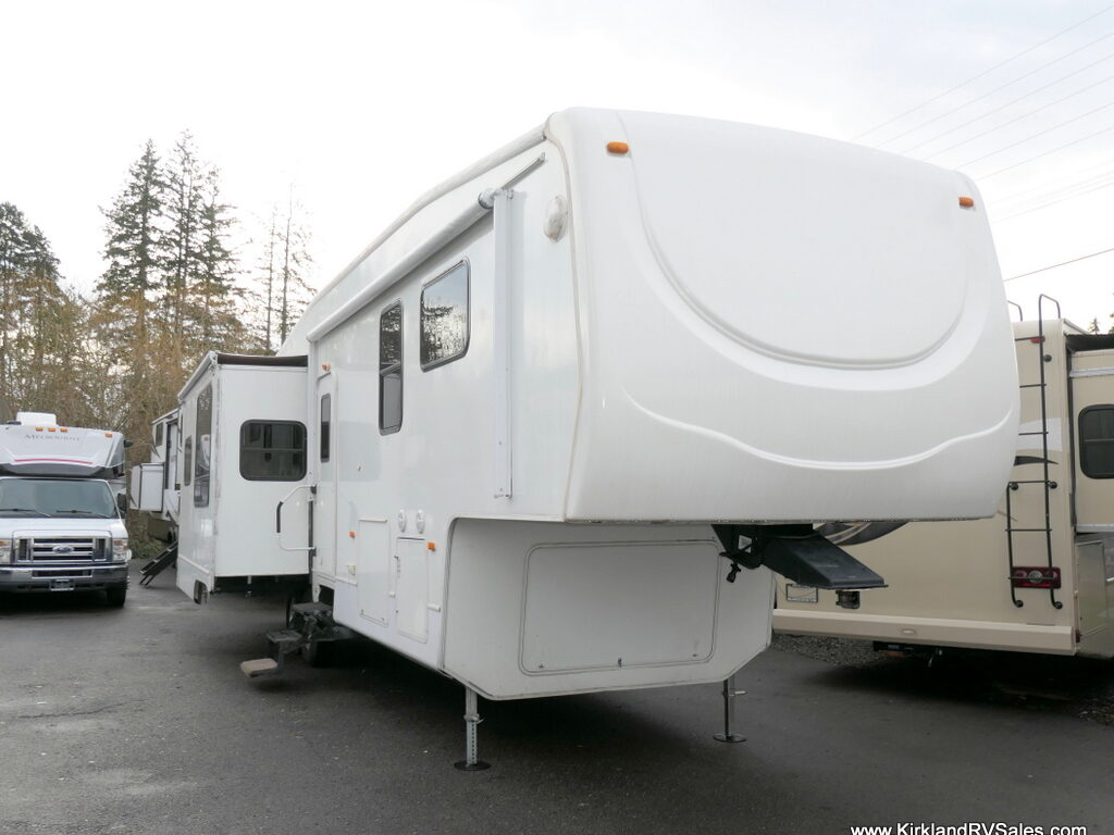 2009 Cedar Creek SILVERBACK 30LSA 5th/Wheel by Forest River, 3-Slide-Outs-Image
