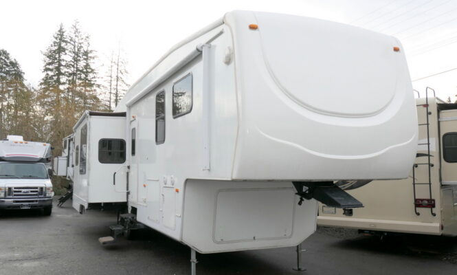 2009 Cedar Creek SILVERBACK 30LSA 5th/Wheel by Forest River, 3-Slide-Outs-Image