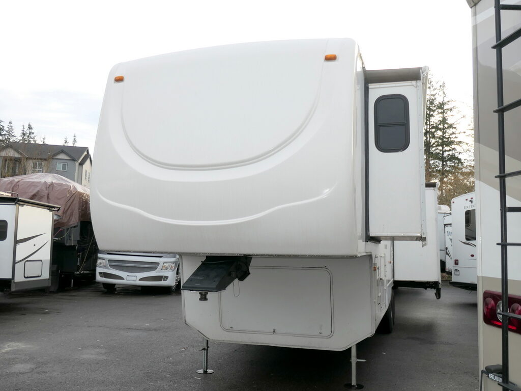 2009 Cedar Creek SILVERBACK 30LSA 5th/Wheel by Forest River, 3-Slide-Outs-Image