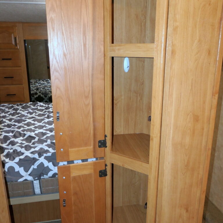 2009 Cedar Creek SILVERBACK 30LSA 5th/Wheel by Forest River, 3-Slide-Outs-Image