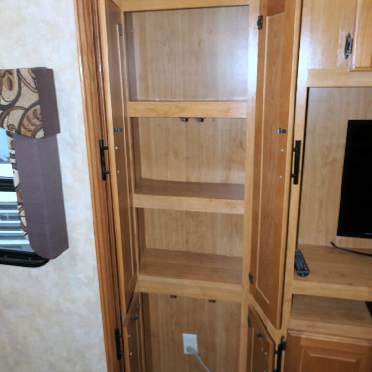 2009 Cedar Creek SILVERBACK 30LSA 5th/Wheel by Forest River, 3-Slide-Outs-Image