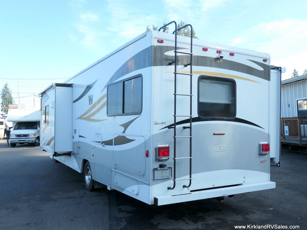 2011 Winnebago ACCESS PREMIER 31JP Class-C, 2-Slide-Outs, Bunk Beds-Image