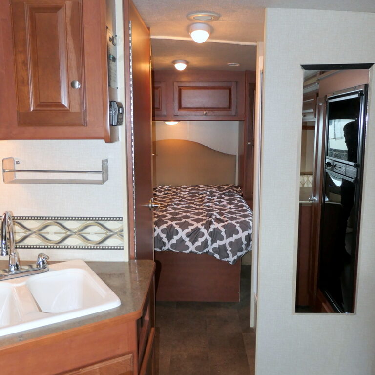 2015 VISTA 26HE Class-A, By Winnebago, Slide-Out, Only 27′-Image